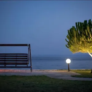 κάντε κράτηση εδώ